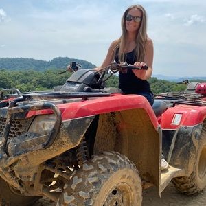 Meet your Posher, Katelyn